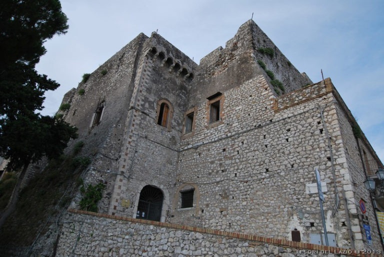 MINTURNO: AL CASTELLO DUCALE CARACCIOLO CARAFA IL 3 SETTEMBRE SPETTACOLO TEATRALE