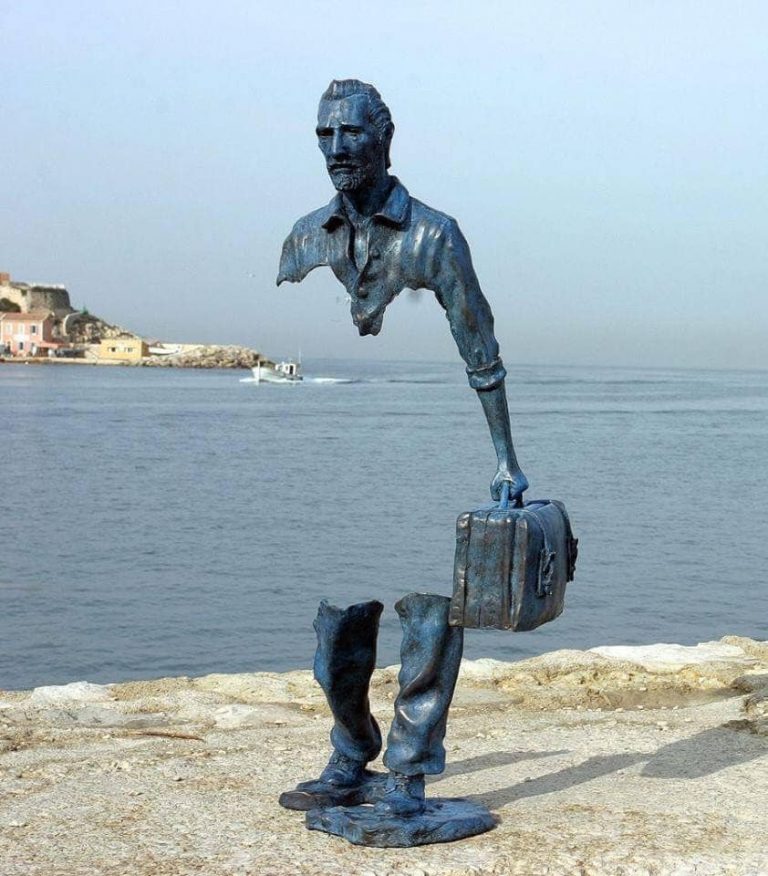 CHE NE SANNO DEL VUOTO CHE TI LASCIA ABBANDONARE IL MARE: IL SALUTO DEI NOSTRI GIOVANI CHE TORNANO NELLE LOCALITA’ LONTANE DOVE LAVORANO
