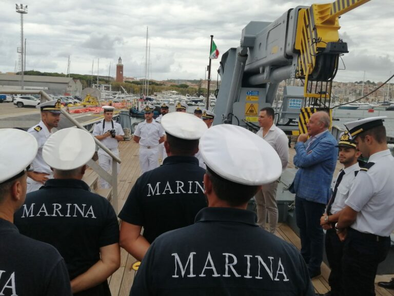 Nave Levanzo approda a Gaeta, il Sindaco Leccese incontra il Comandante Pisani