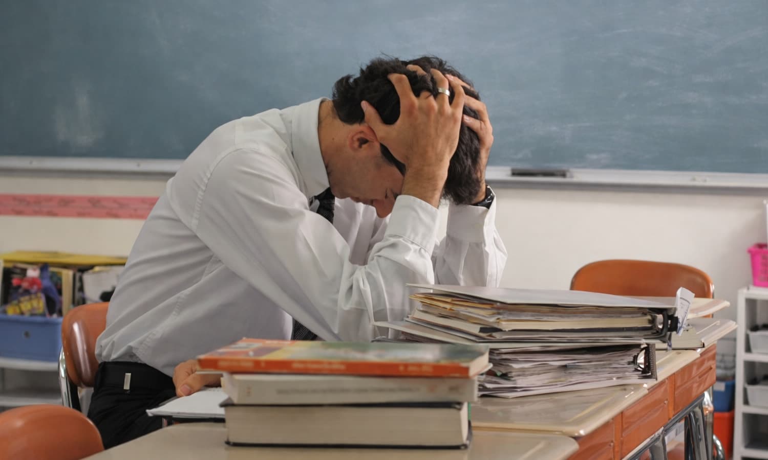 Stress e burnout nella scuola: il problema non è misurare la resistenza dei docenti, ma la sostenibilità dell’organizzazione