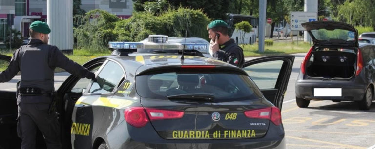 Tre persone di Minturno bloccate per droga dalla Guardia di Finanza