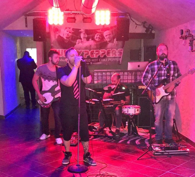 I Red Hot a ritmo di Funky