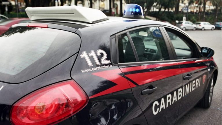 GIOVANE DELLA COSTA D’AVORIO AGGREDISCE I CARABINIERI PER EVITARE IL TRASFERIMENTO DI CAS