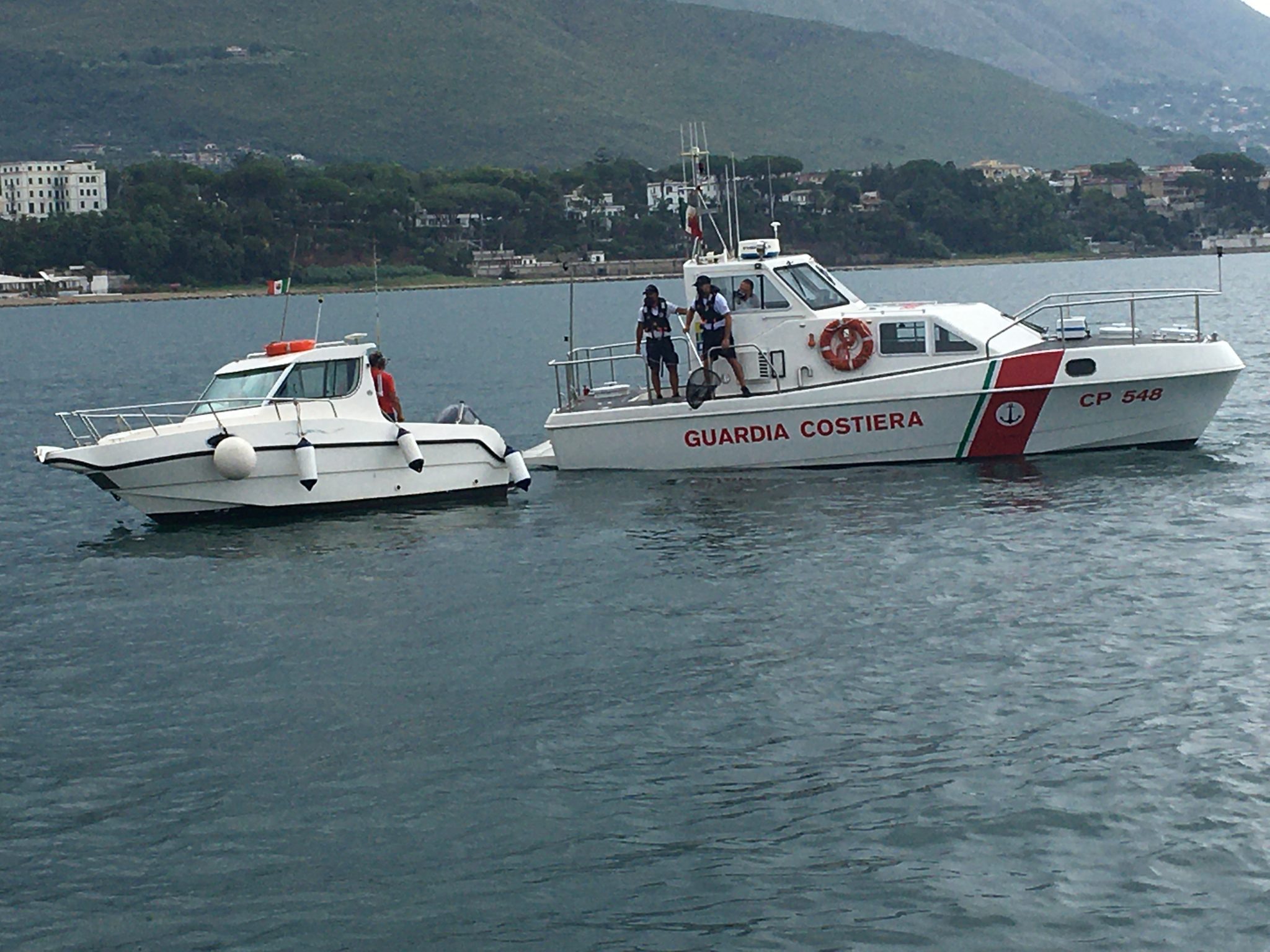 GUARDIA COSTIERA IMPEGNATA NEL FAR RISPETTARE LE ORDINANZE DEL MARE E ...