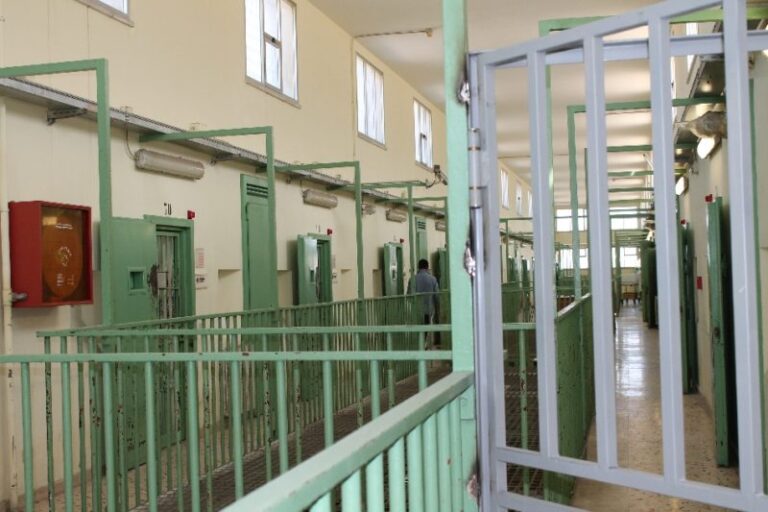 Fondi, tre indiani violentano ragazzina di 12 anni e ora oltre il carcere la sorveglianza speciale