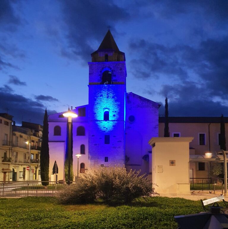 I monumenti di Fondi si illuminano di blu