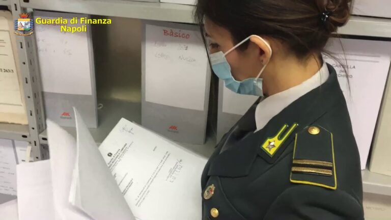 Litorale Domitio: Guardia di Finanza mette sotto chiave dieci stabilimenti balneari