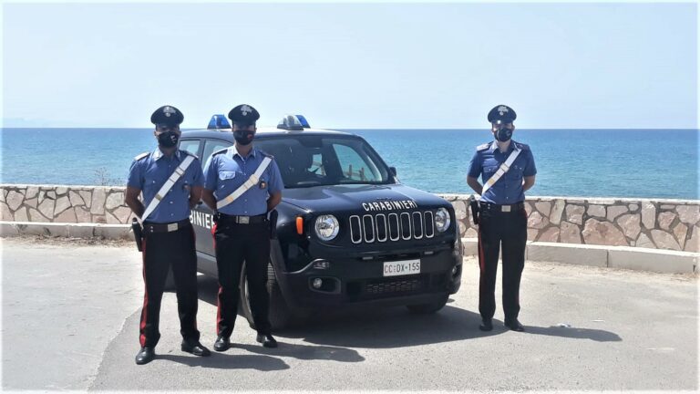 Due persone evase dai domiciliari. Una era al mare