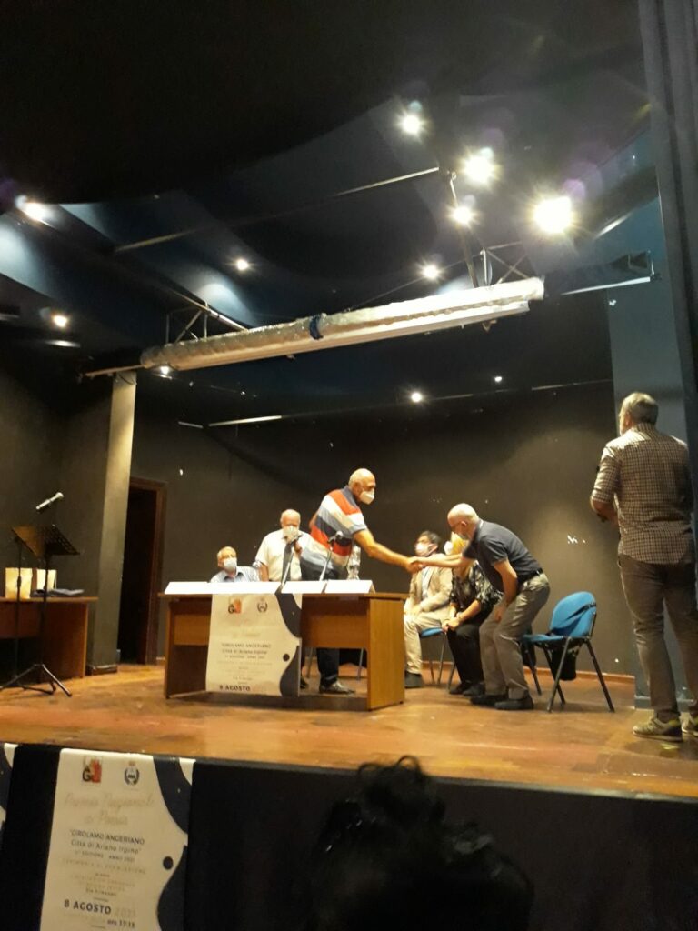 Gaeta – Claudio Carbone vince il Premio Nazionale di Poesia “Girolamo Angeriano – Città di Ariano Irpino” con il libro L’albero custode