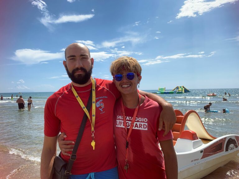 Scauri: Salvataggio di un bambino di 7 anni, pronti i bagnini del Parco acquatico “L’isola dei delfini” – Spiaggia La terrazza