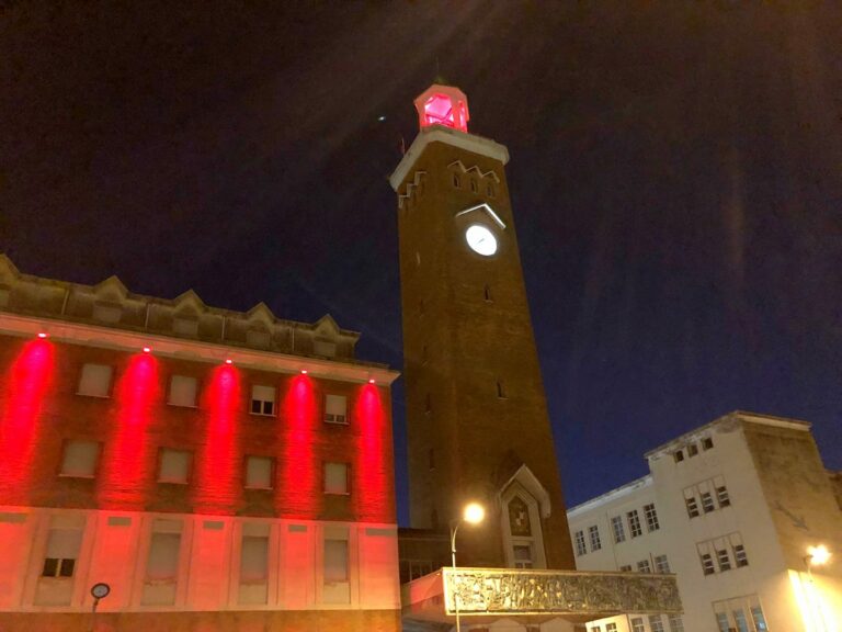 Gaeta si tinge di rosso. Ecco il motivo
